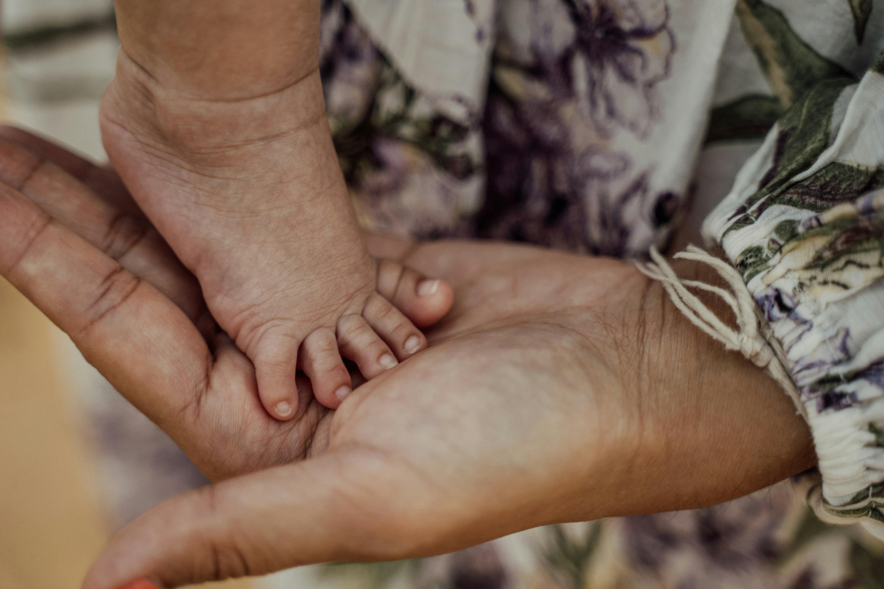 La Réflexologie bébé affective© : construire des bases solides pour la santé émotionnelle future du bébé